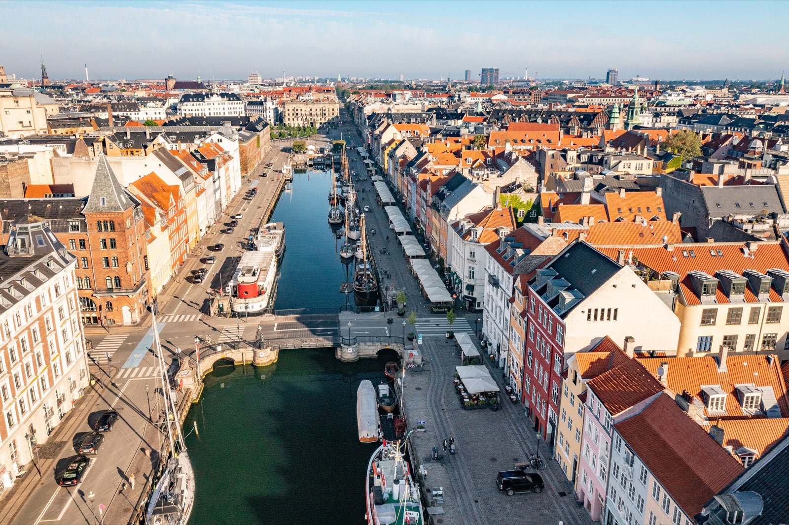 Colourful architecture along Copenhagen’s Nyhavn canal